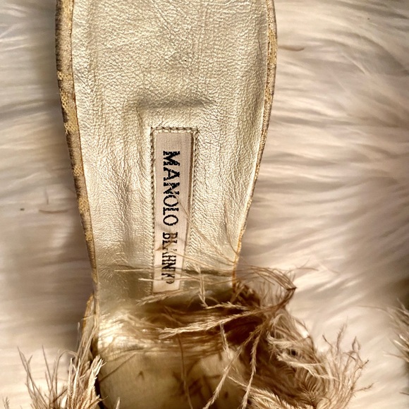 Manolo Blahnik Open back feathered shoes - Picture 2 of 7